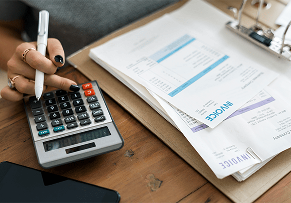 Dashboard with invoice templates, reminders, and multi-currency features.